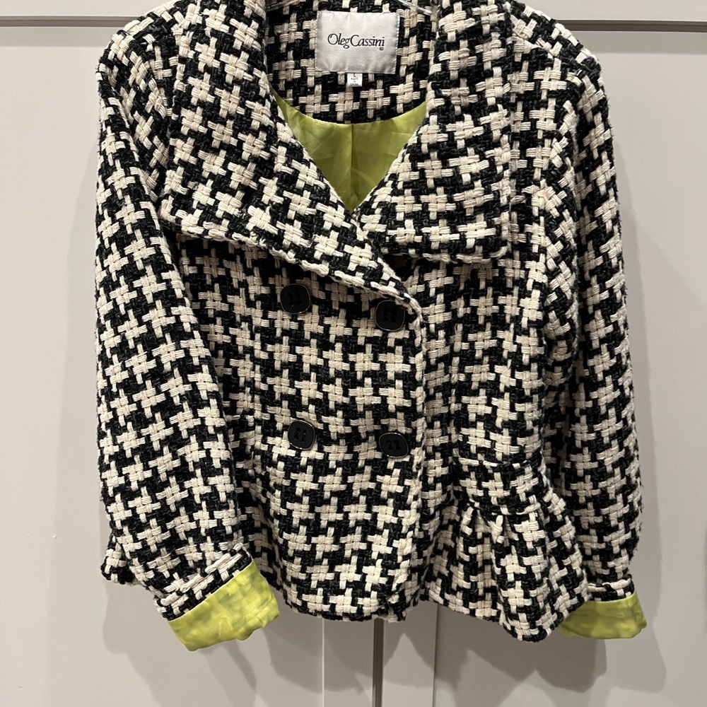 Oleg Cassini chunky weave black and cream houndstooth cropped jacket, Sz Lg.